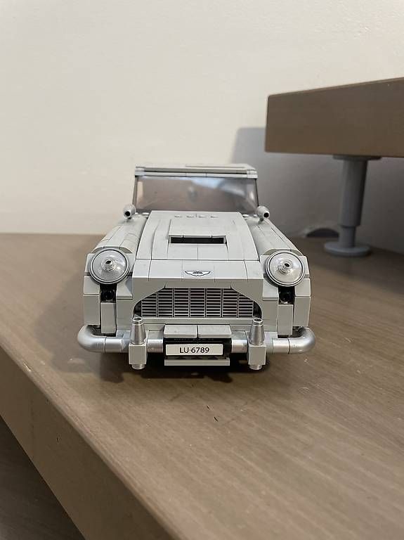 Lego Kit di costruzioni: LEGO Creator James Bond Aston Martin DB5 10262 – Usato da Vésenaz venduto da Nephrax 2