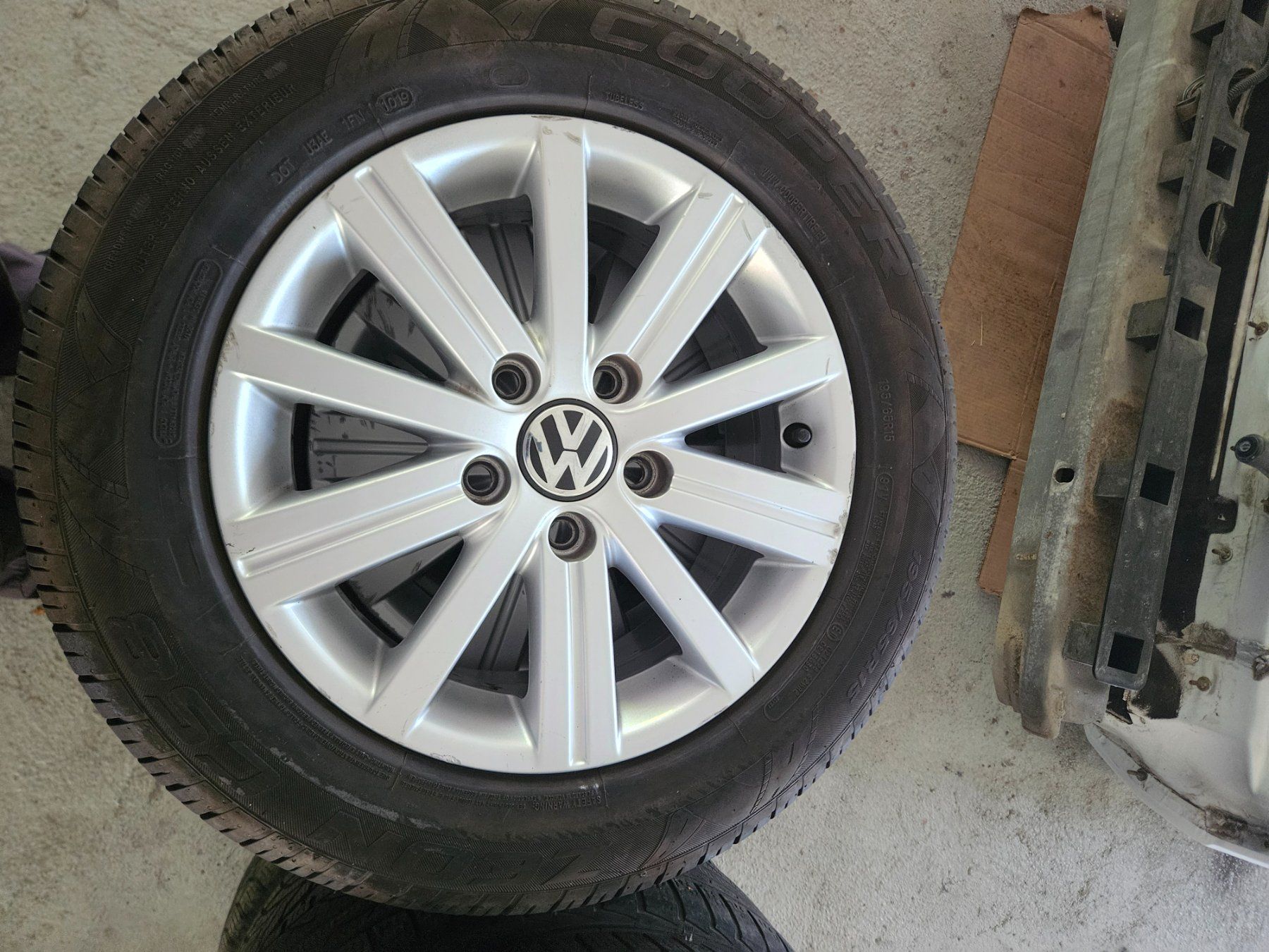 Volkswagen Pneus & Roues: Vende roue de VW Golf – D'occasion à Villeneuve VD par Halil_