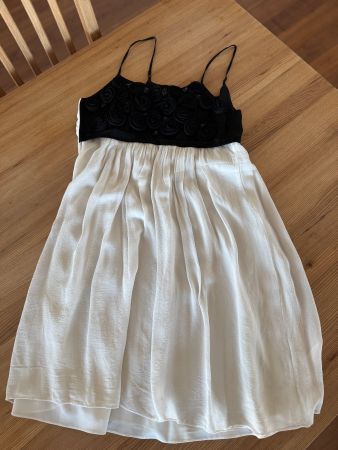 Sommerliches Chiffon Kleid mit Rosenmuster