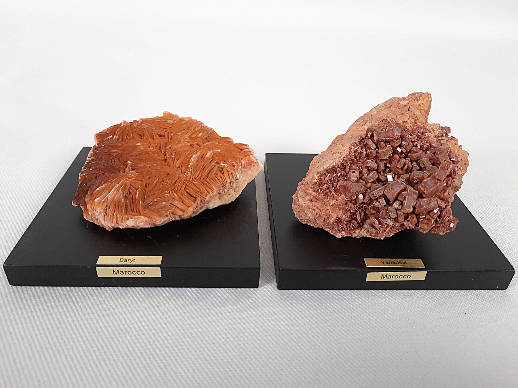 Minerali & Pietre curative: Vanadinit und Baryt-Kristallstufe – Usato da Beinwil am See venduto da Restwert_Beinwil
