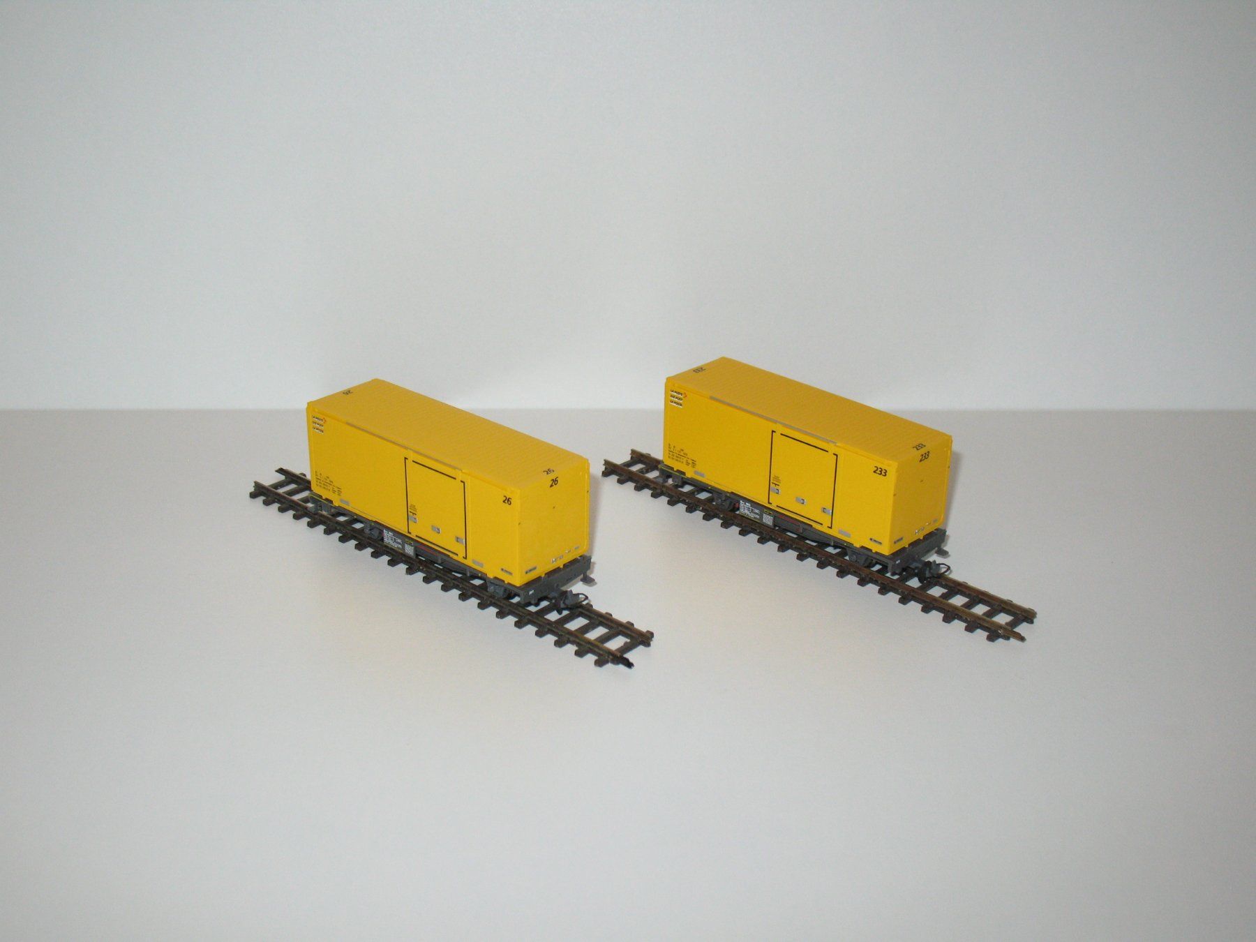 Bemo Modellini di ferrovie: 2 RhB Post-Containerwagen in H0m von BEMO 2269 101 / 102 – Nuovo (secondo la descrizione) da Ettiswil venduto da Caapraibex 2