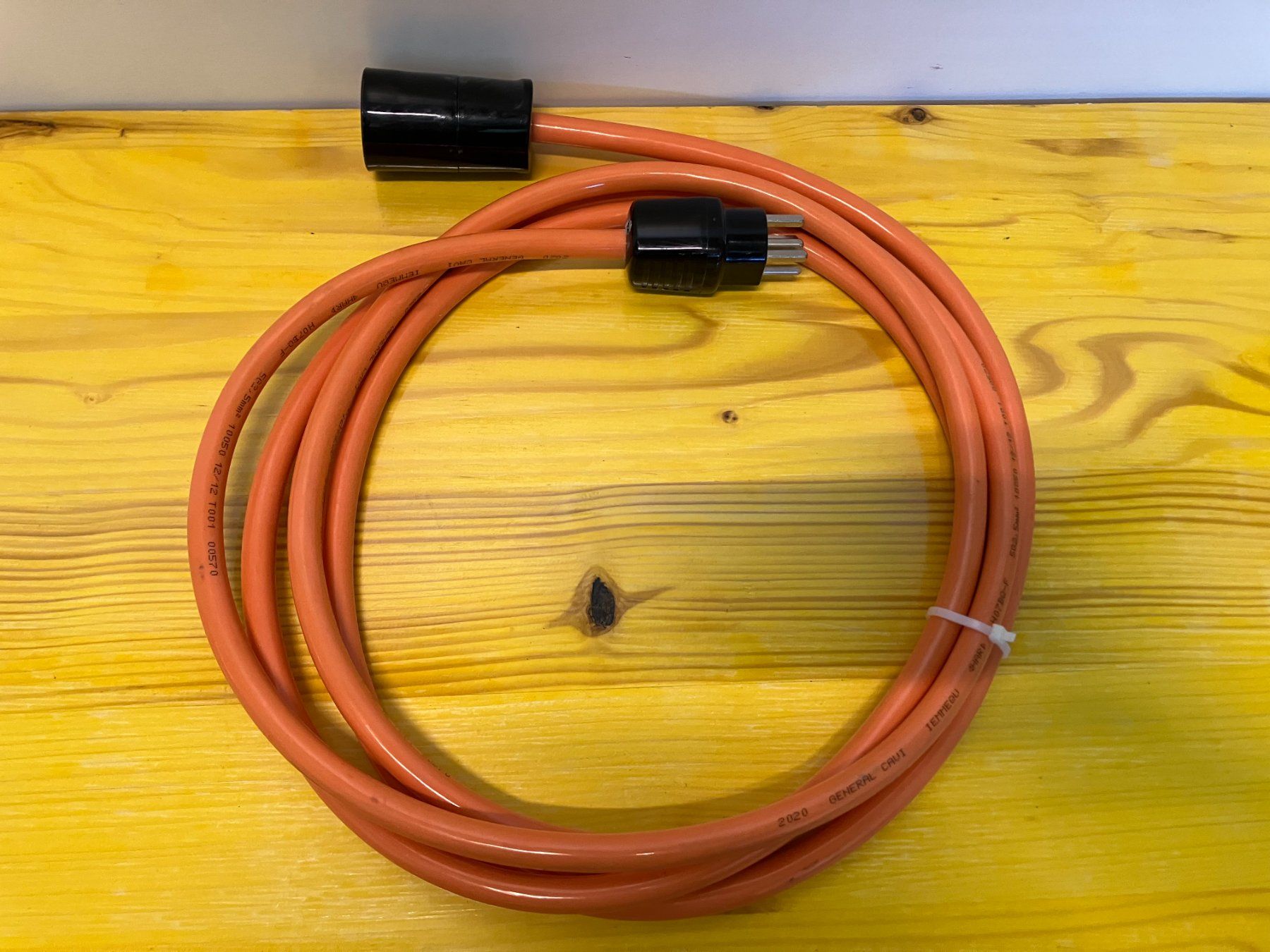 Cavi: ca. 2m Purpur Anschlusskabel 16A / 400V ab 1.- – Nuovo (secondo la descrizione) da Lichtensteig venduto da Buy24International 3