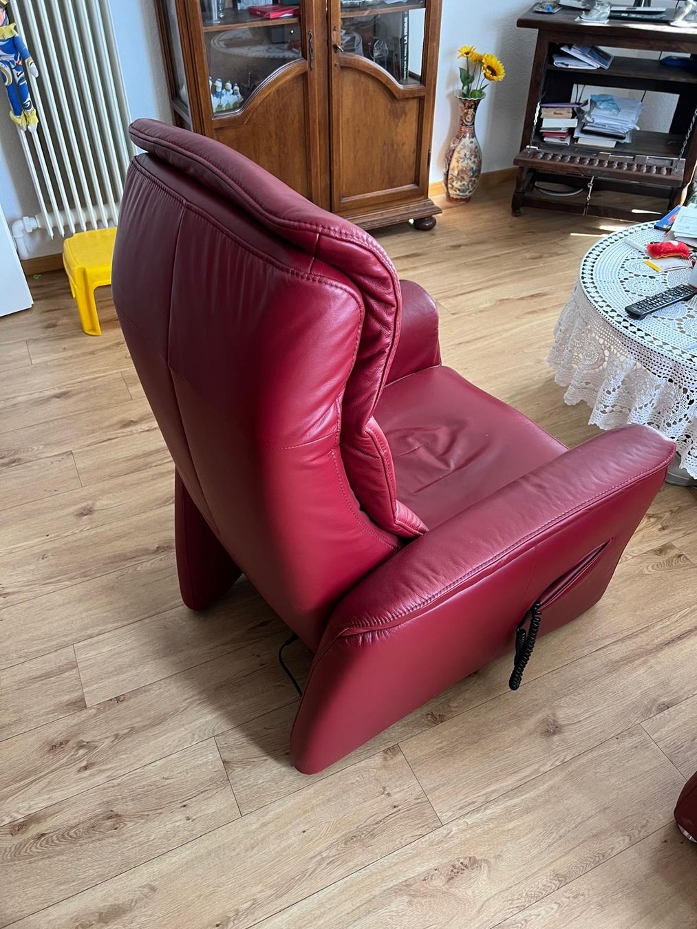 Poltrone: Fauteuil RELAX, cuir,avec télécommande de confort.Bon état – Usato da Peseux venduto da ale_9n8b