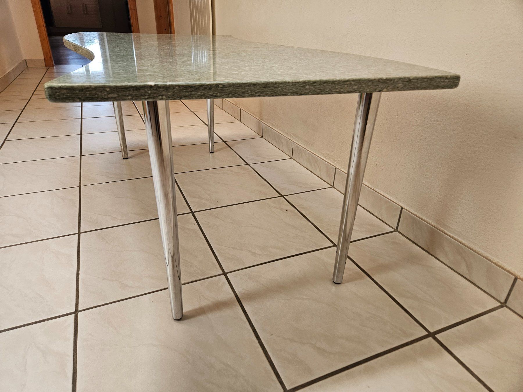 Tische: Couchtisch aus Granit in Wellenform – Gebraucht aus Münchwilen AG von pel_y9jx 3