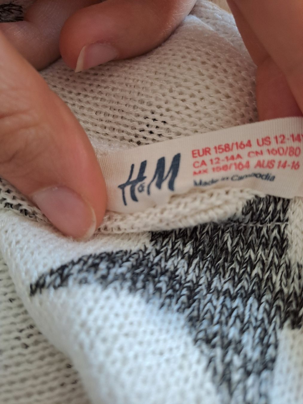 H&M Pulls et sweat-shirts: Mädchenpullover – D'occasion à Rothenburg par 123odermatt 1