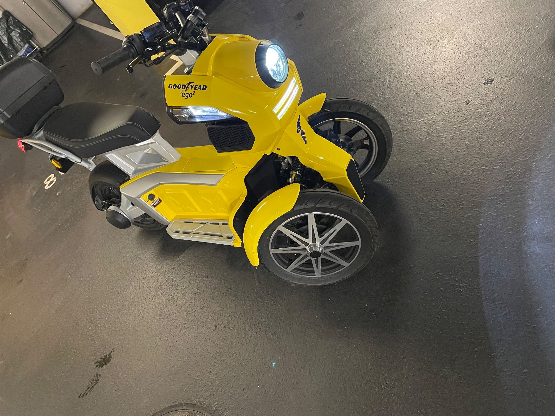 Voiturettes électriques: Doohan Eco 2 Goodyear – D'occasion à Reinach BL par Samzorro 3