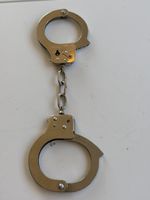 Handschellen Metall silberfarben .schlüssel fehlt(2S6)