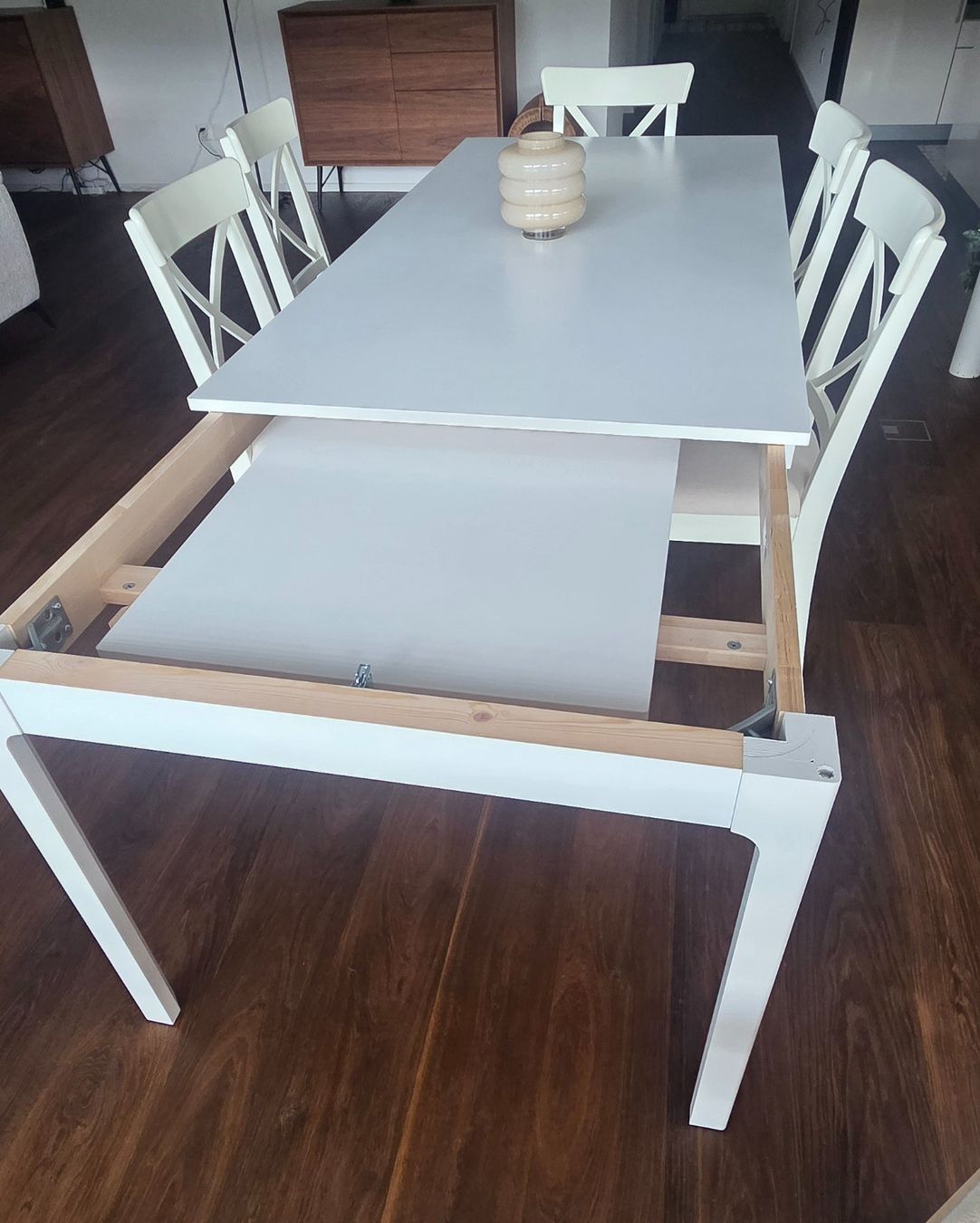 Ikea Set di tavolo e panche: Table bois blanche Ikea Ekedalen avec 6 chaises – Usato da St. Silvester venduto da -JeB- 2