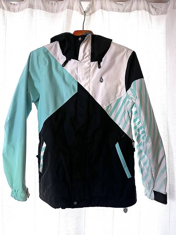 Volcom Jacken: Damen Ski-Snowboardjacke Volcom XS – Gebraucht aus Reitnau von rubenboss