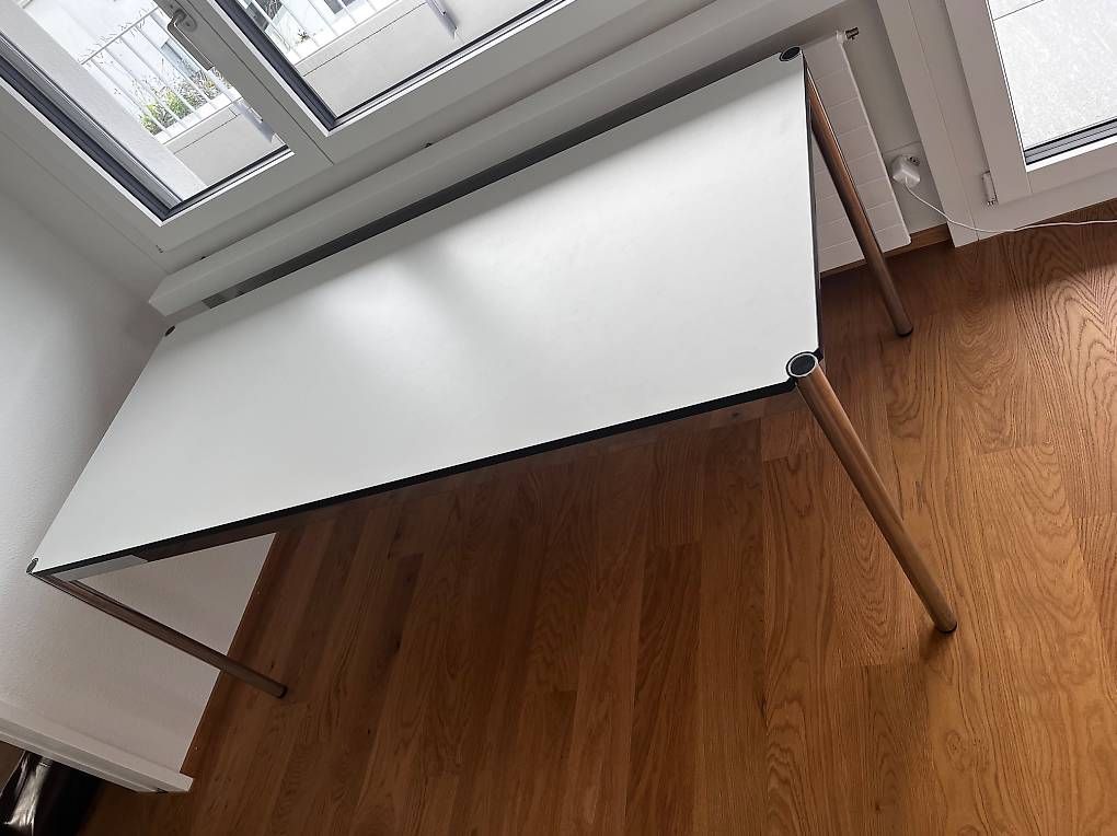 USM Scrivanie: USM Tisch 175cm perlgrau wie neu – Usato da Küssnacht am Rigi venduto da el_miu 1