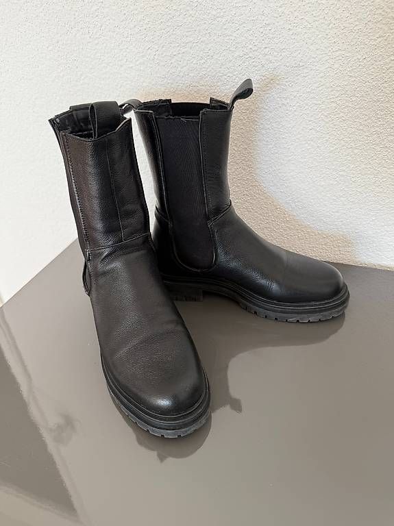 Scarpe da donna: Echtleder Stiefel Damen Gr. 39 schwarz – Usato da St. Gallen venduto da Nata_i 1
