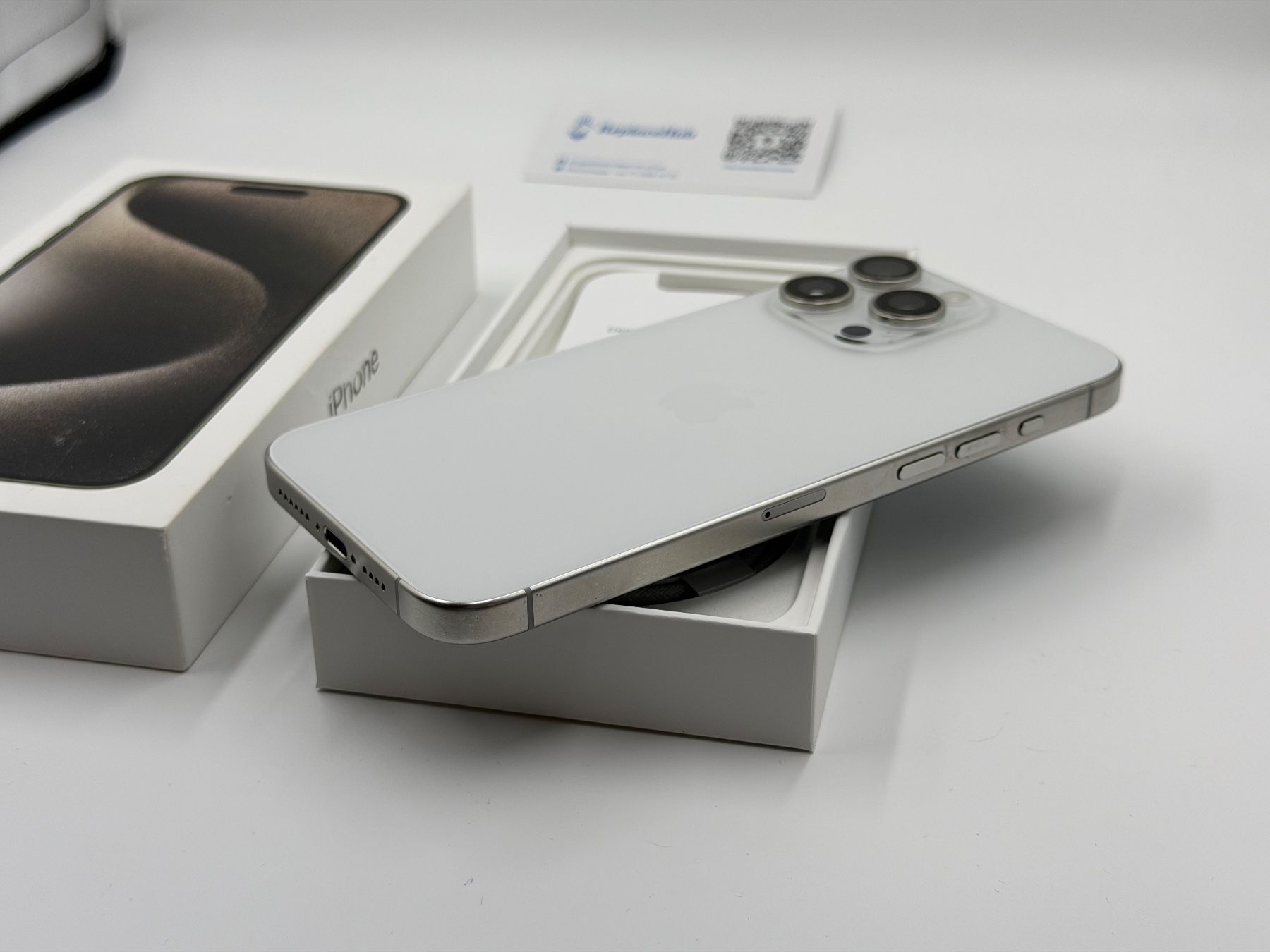 Apple Telefoni cellulari / Smartphones: IPhone 15Pro Max 256GB Weiss – Usato da Campocologno venduto da ReplaceHub 1