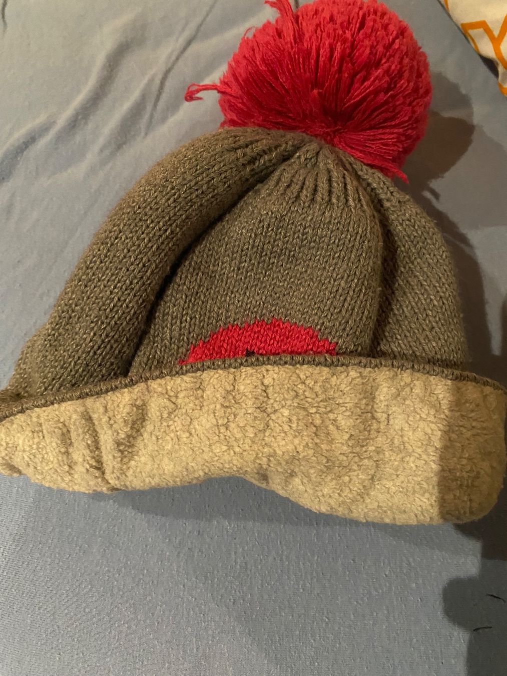 Altro abbigliamento per bambina: Bonnet fille 8-10 ans – Usato da Chermignon-Bas venduto da mioumiou35 1