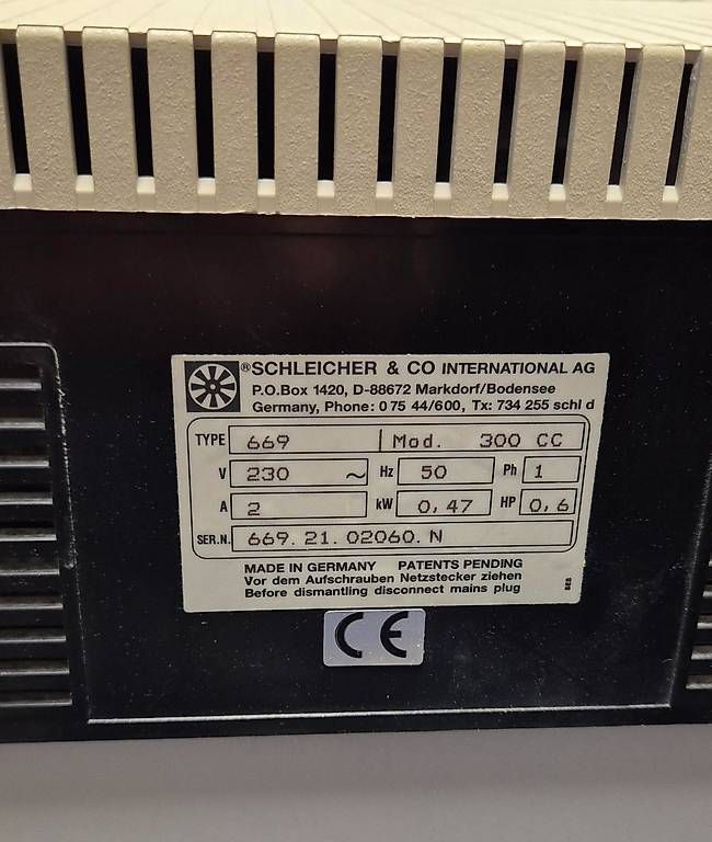 Distruggi documenti: Aktenvernichter / Papierschredder – Usato da Zürich venduto da tppx 2