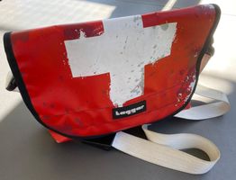 Umhängetasche TAGGER mit Schweizer 🇨🇭 Kreuz