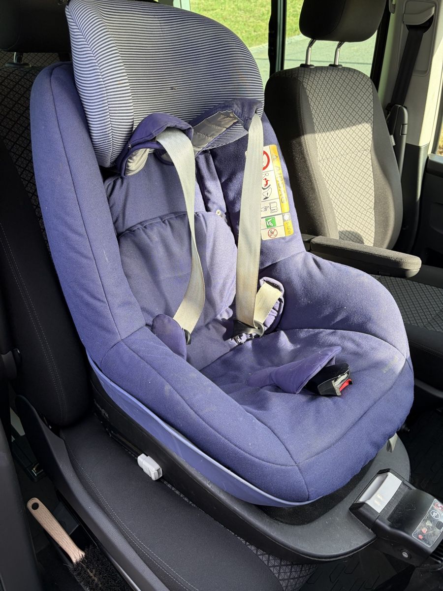 Maxi-Cosi Auto-Kindersitze: älterer Kindesitz 2wayPearl & Basisstation 2wayFix – Gebraucht aus Mittelhäusern von Musiculus