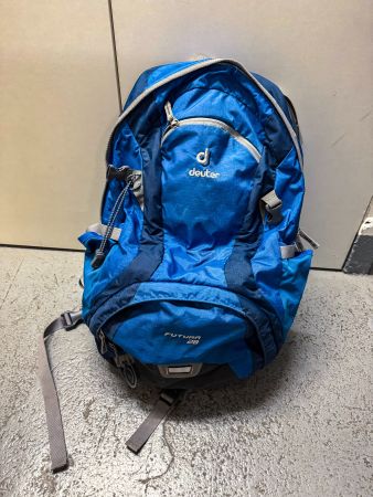 Deuter Rucksack Futura 28 mit Regenhülle