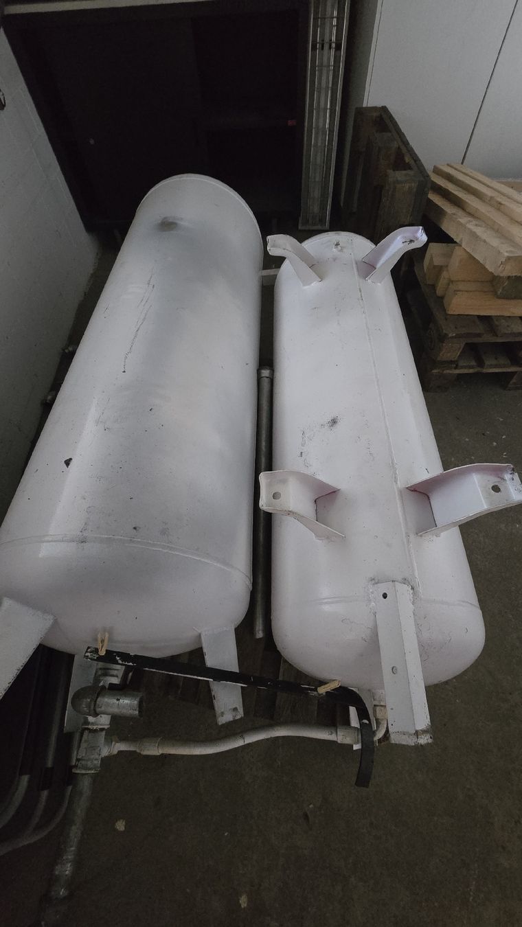 Abbeveratoi e trogoli: Wasser/ Druckluft Speicher – Usato da Neuheim venduto da D330N