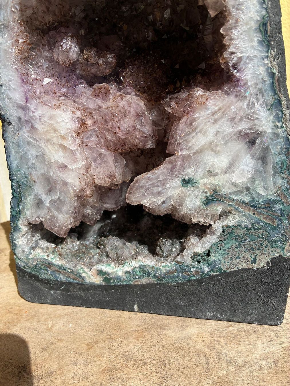 Minerali & Pietre curative: Amethyst Druse Geode 26 cm – Usato da Savosa venduto da Fransis 5