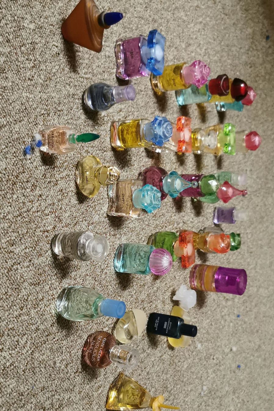 Profumi & Eau de Toilette: Mini Parfüm Flaschen Sammlung – Nuovo (secondo la descrizione) da Laufen venduto da Daraja
