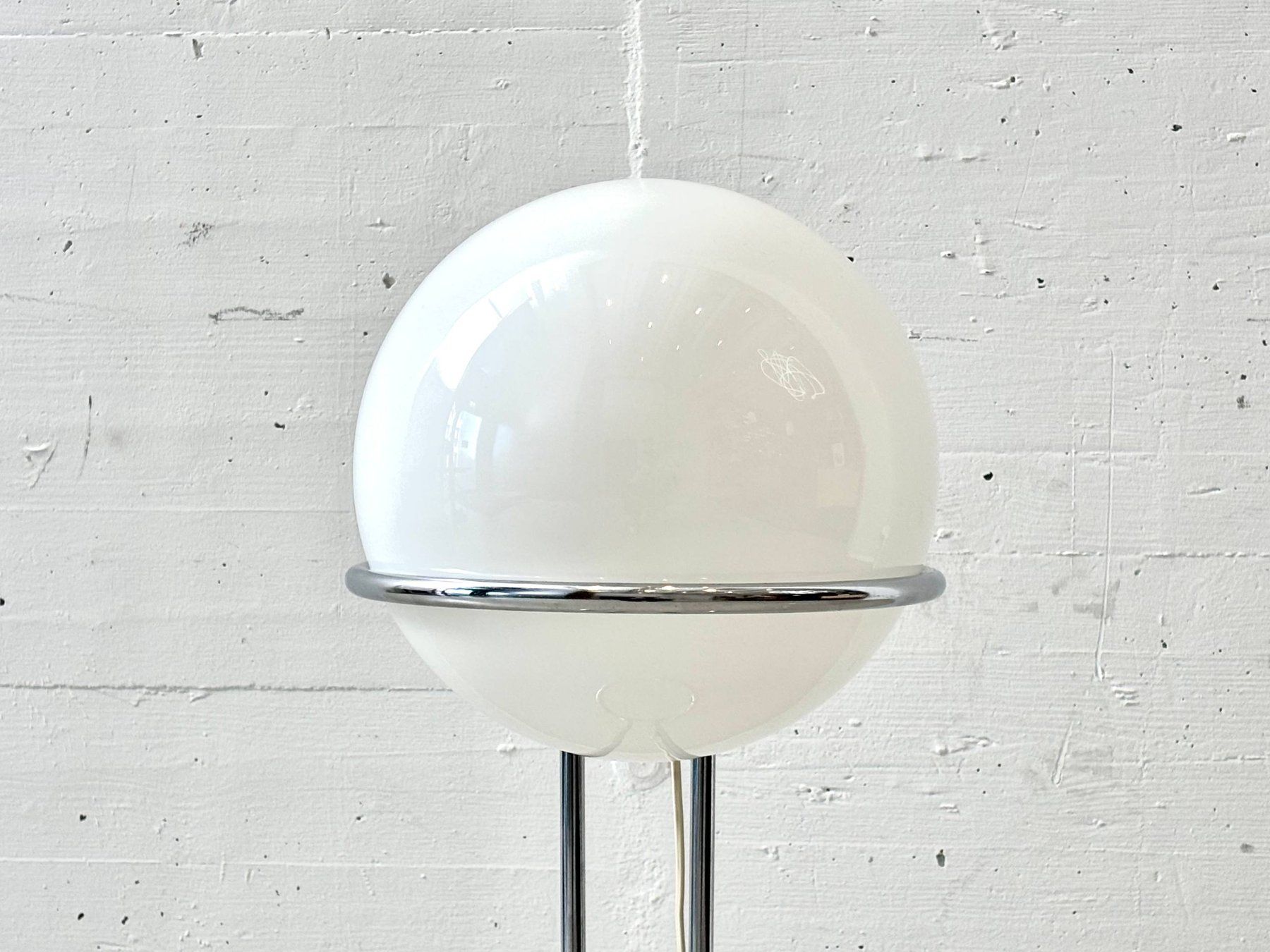 Lampen: Space Age Stehlampe mit Opalglaskugel und Chromgestell, 70er – Gebraucht aus Zürich von LeMoege 5