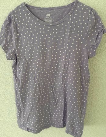 H&M Basic Shirt Gr. 134/140 Lila mit Herzen -Top Zustand!