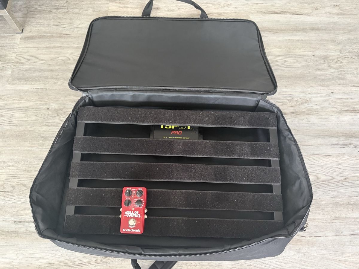 Instruments de musique: Pedalboard mit Netzteil und Pedals – D'occasion à Dällikon par Jonathan003 3