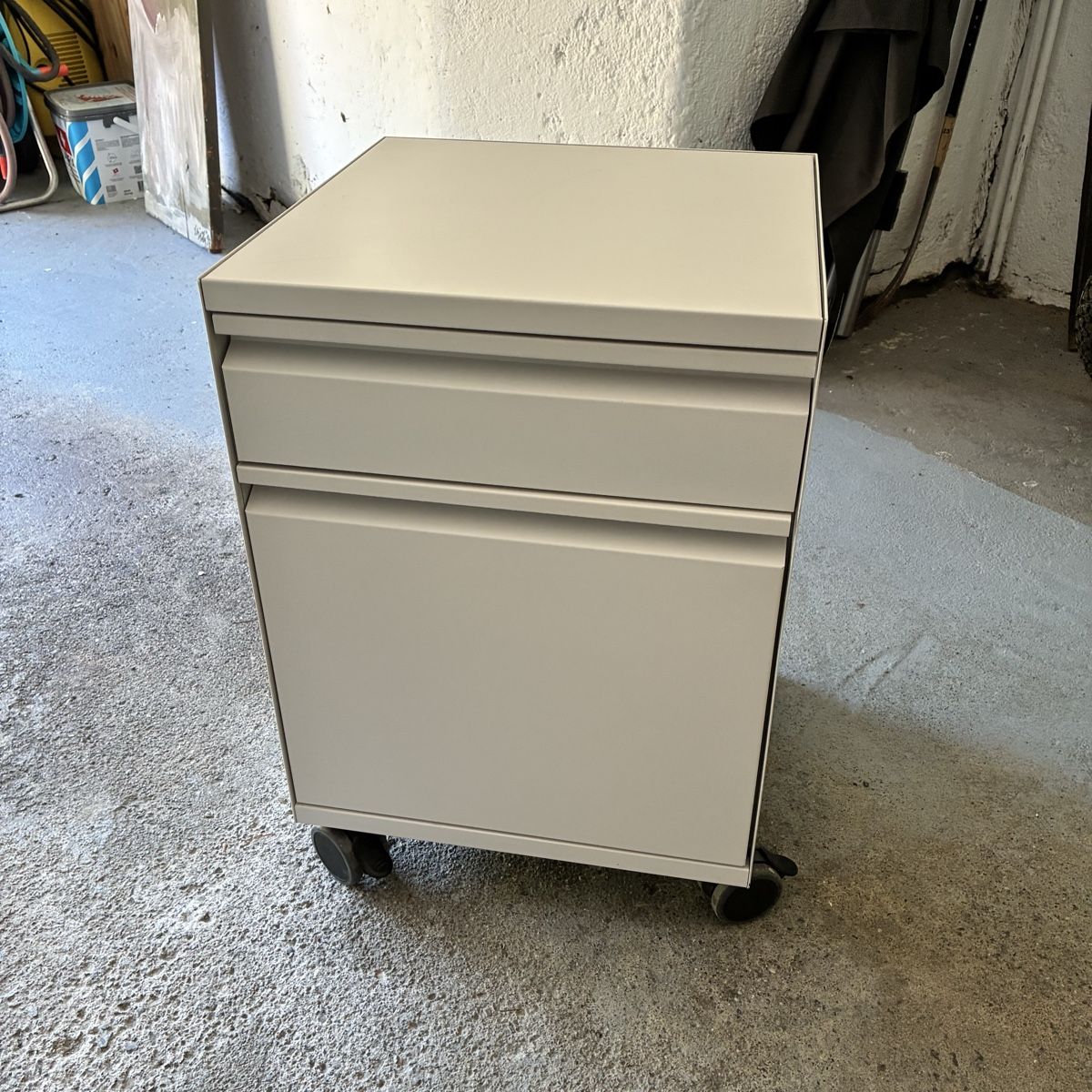 Lista Korpus: LISTA OFFICE KORPUS – Gebraucht aus Zug von CEBKA