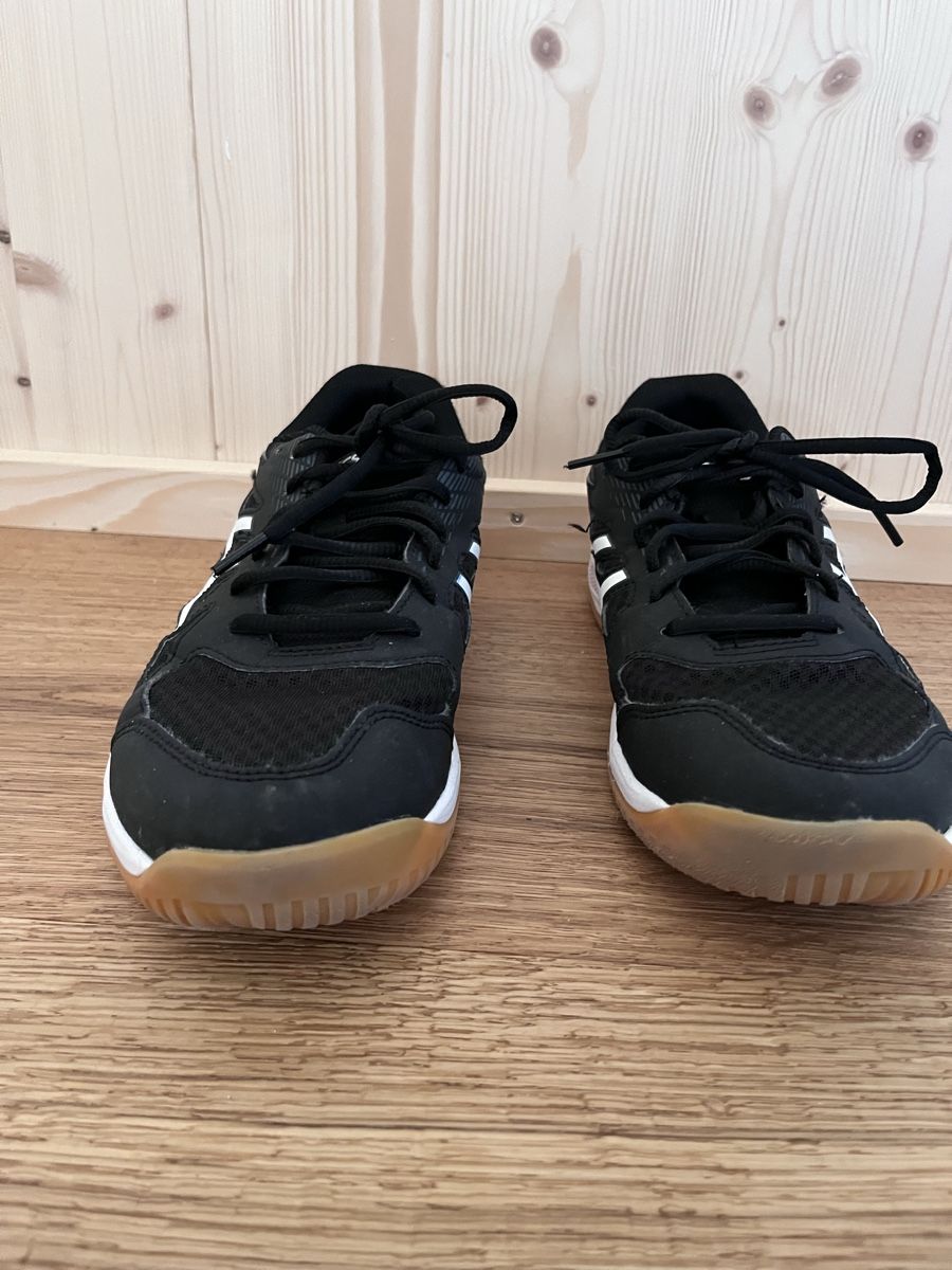 Asics Scarpe da uomo: Asics Hallenturnschuhe Gr 42.5 – Usato da Russikon venduto da sparklingvision 2
