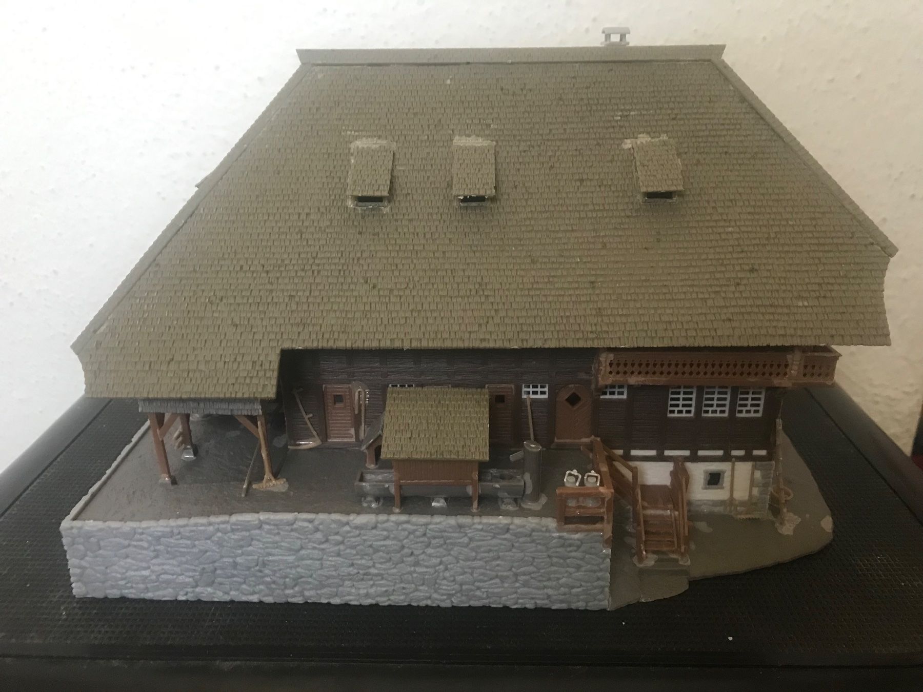 Faller Modellini di ferrovie: Faller Schwarzwald- Vogtsbauernhof – Usato da Opfikon venduto da Sonnenuntergang12 1