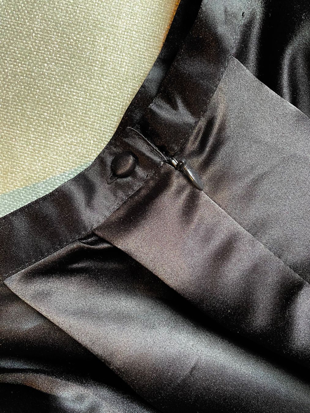Röcke: Elegant black satin skirt – Gebraucht aus Regensdorf von heg_h8cq 1