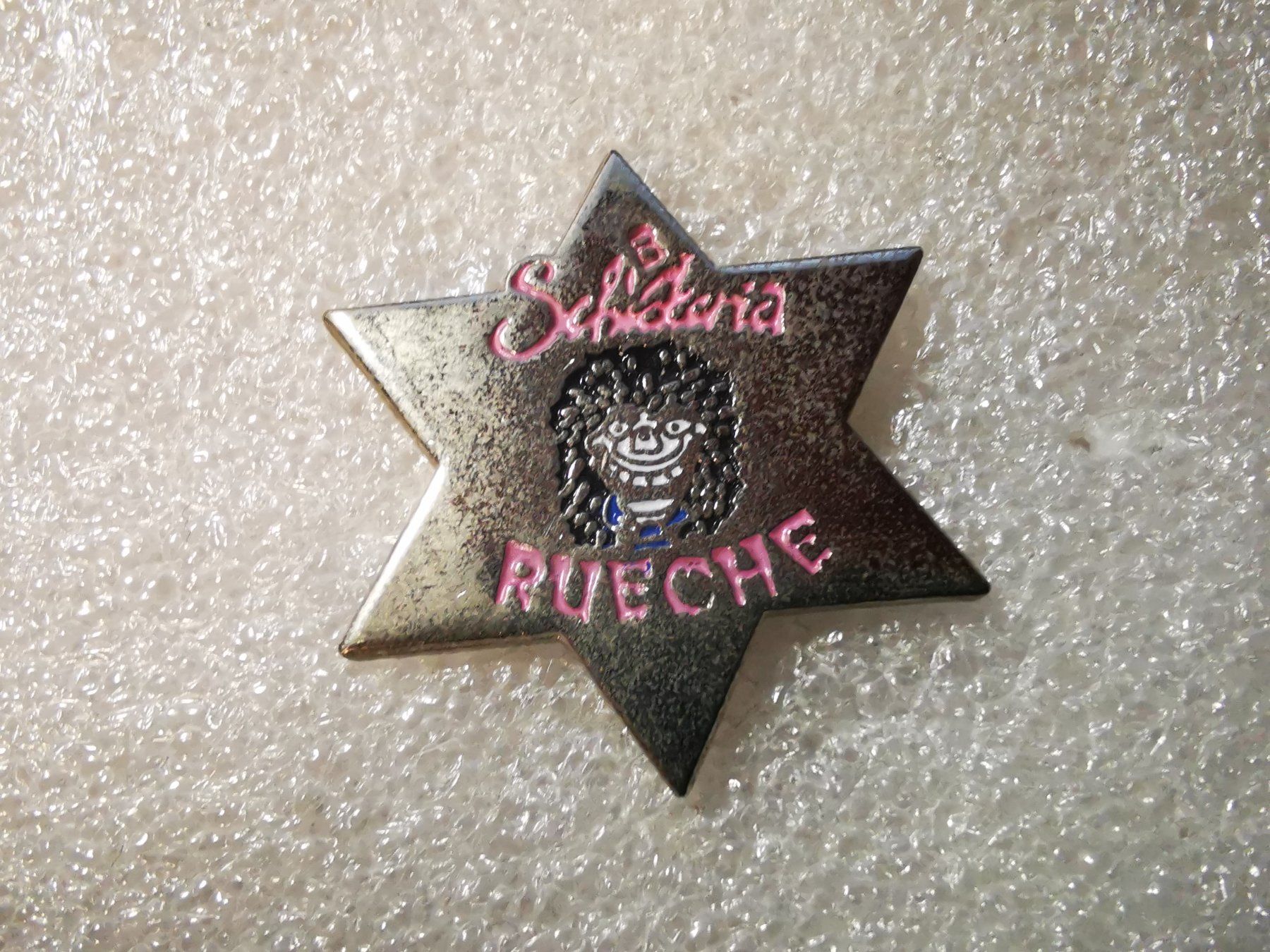 Plaketten & Abzeichen: Ansteckpin 9: Rueche – Gebraucht aus Oppligen von Pin-Fall-Shop