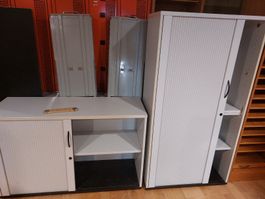 Zwei Büromöbel-/schränke mit Rollladen