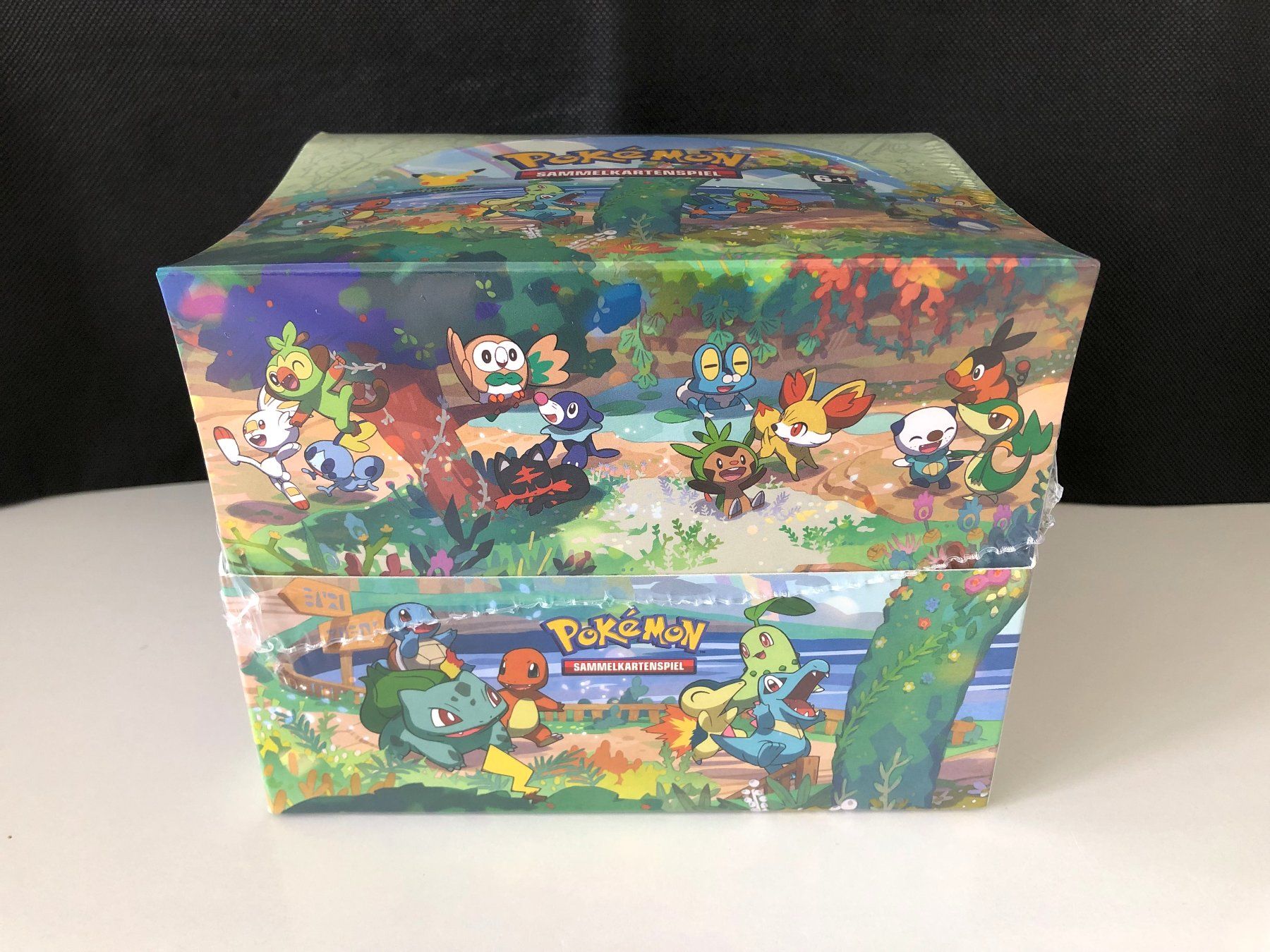 Pokémon Sammelbilder & Trading cards: Pokemon - Celebrations Mini Tin Display sealed - deutsch – Neu und originalverpackt aus Zürich von Nostalgia