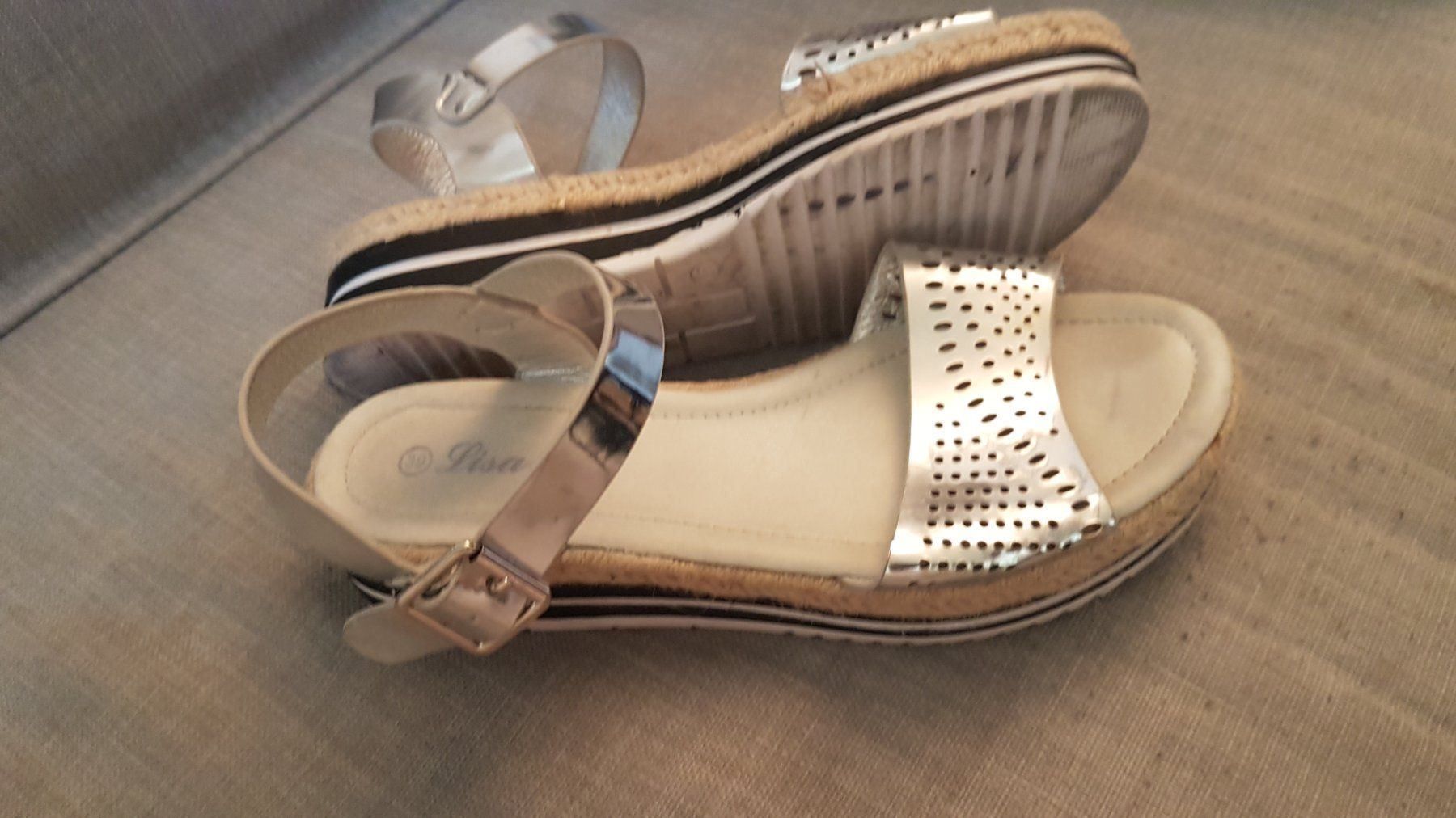 Scarpe da donna: Silberne Sandalen – Usato da Oberengstringen venduto da Asteroid56 2