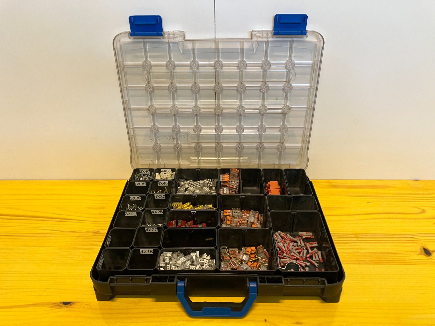 Sortimo Valigie: gebr. Sortimo Sortierkoffer mit reichlich Inhalt ab 1.- – Usato da Lichtensteig venduto da Buy24International