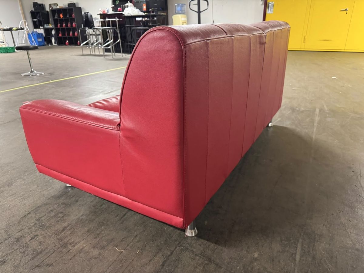 Sofas: Notfall-Verkauf: 2x rote Sofas – Gebraucht aus Ebmatingen von Revivetrade 1