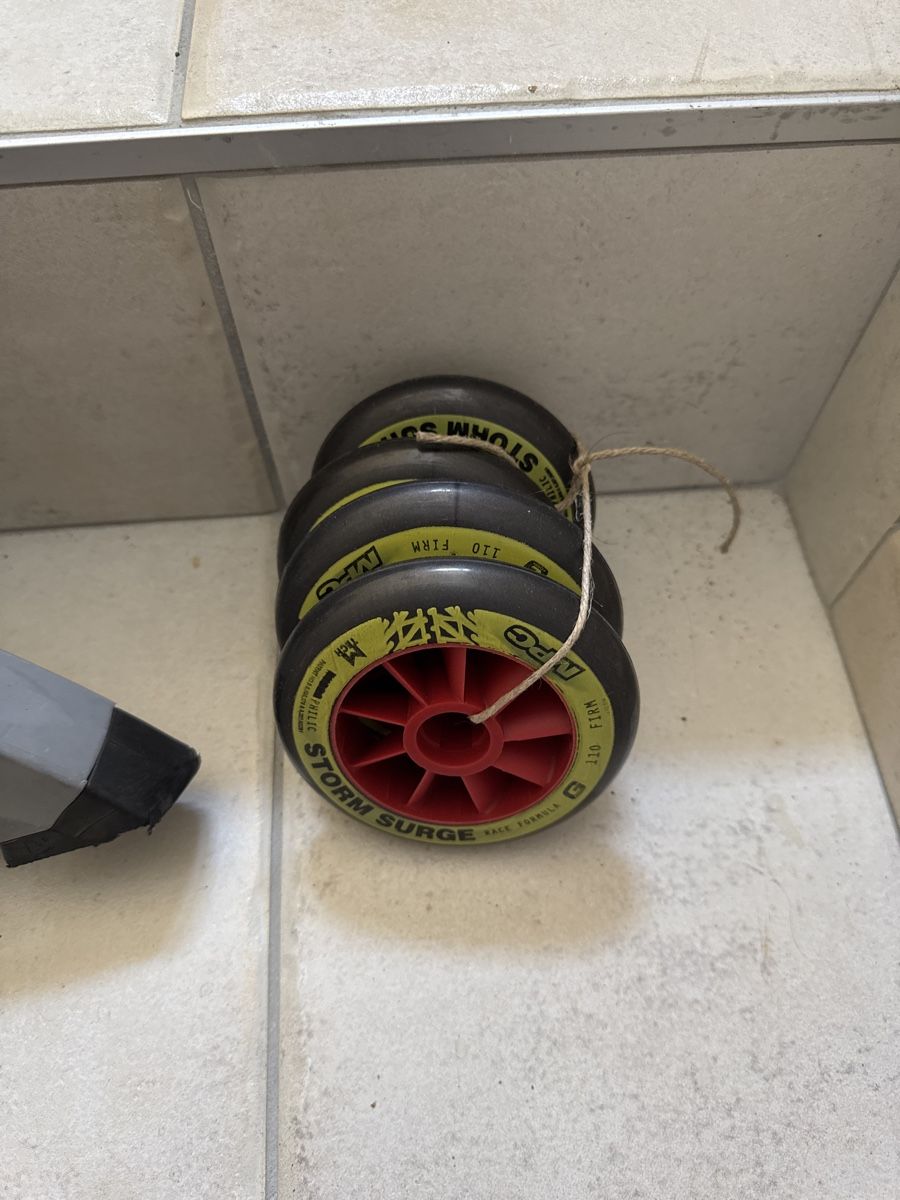 Pattini in linea & Pattini a rotelle: Rollerblade mit Zubehör – Usato da Schlierbach venduto da Lega1 7