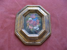 gerahmtes kleines Blumenbild hinter Glas