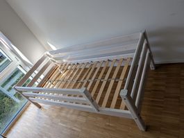 Schönes Kinderbett 90x200