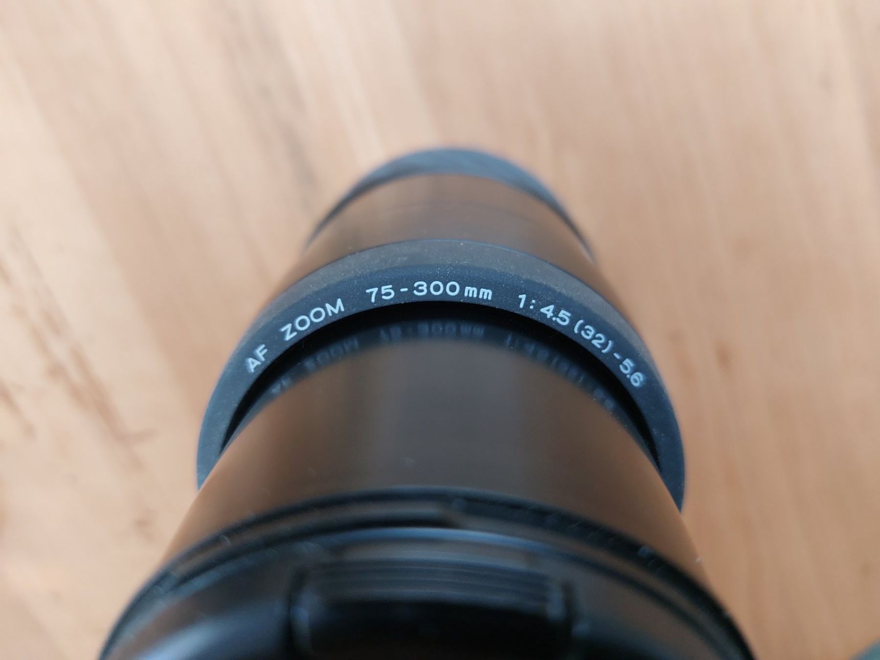 Minolta Obiettivi: Minolta AF Zoom 75 - 300 – Usato da Köniz venduto da CJAH