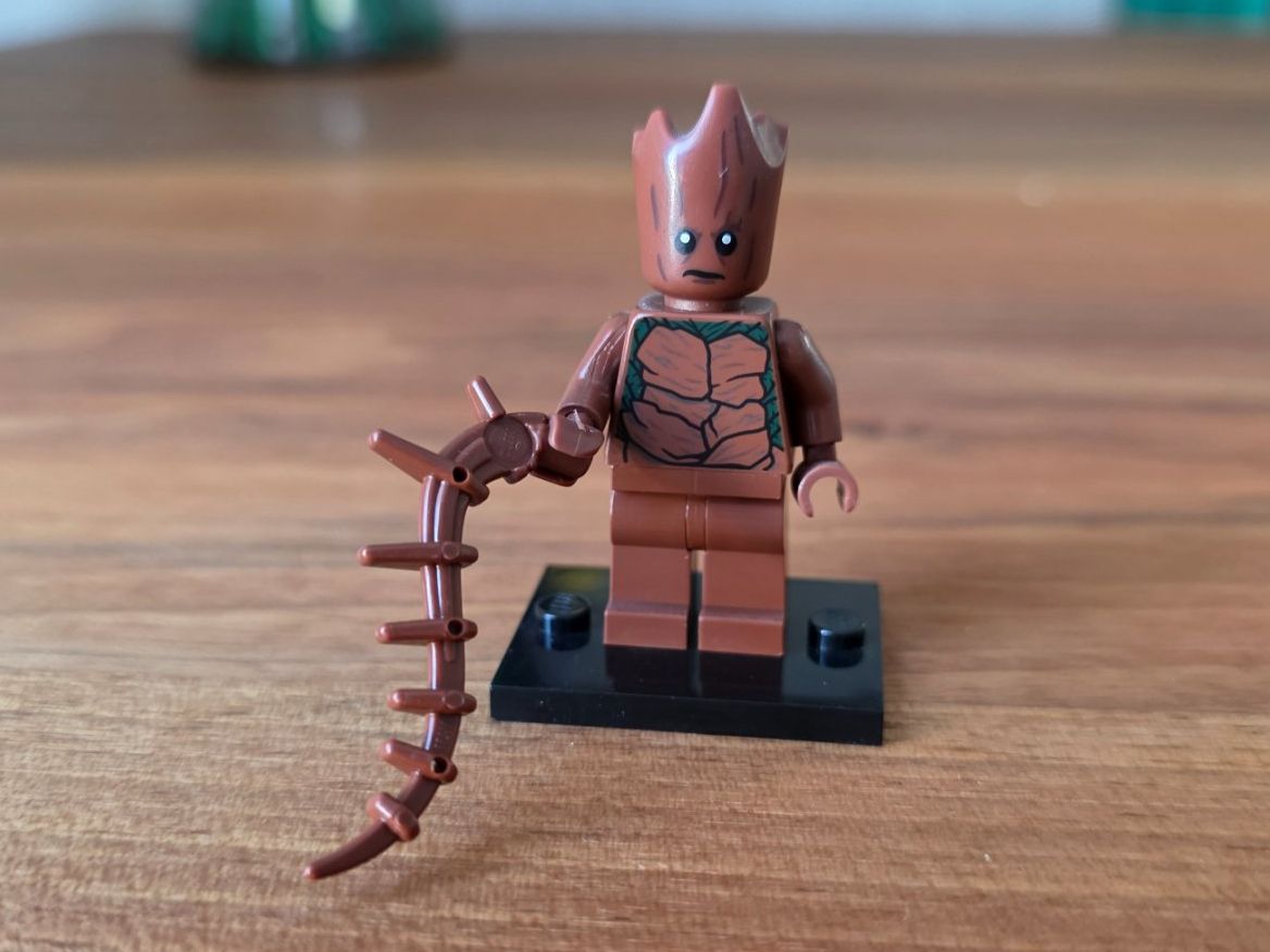 Lego Statuette: Lego Marvel Minifigur Teen Groot – Usato da Laufen venduto da elias39
