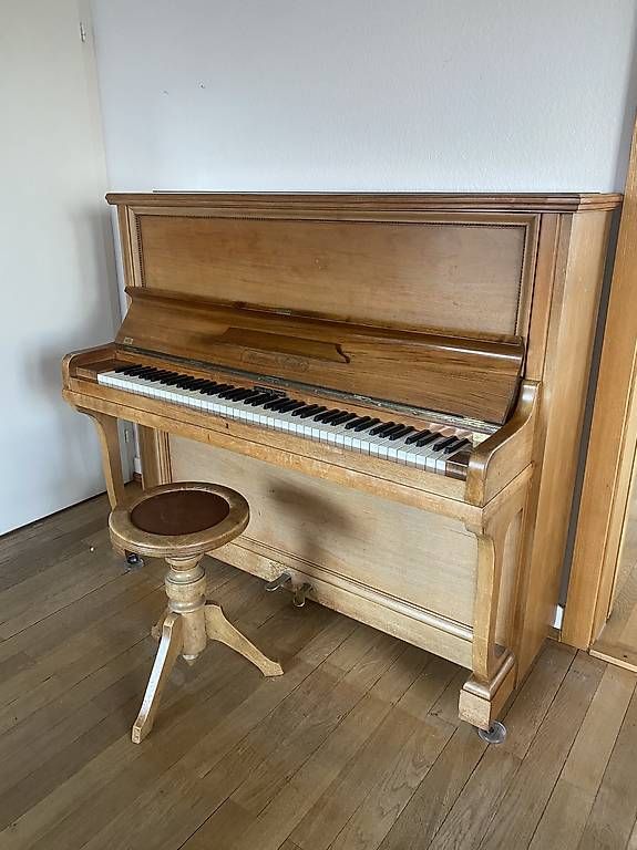 Strumenti musicali: Klavier Burger&Jacobi – Usato da Emmenbrücke venduto da Aabbaa