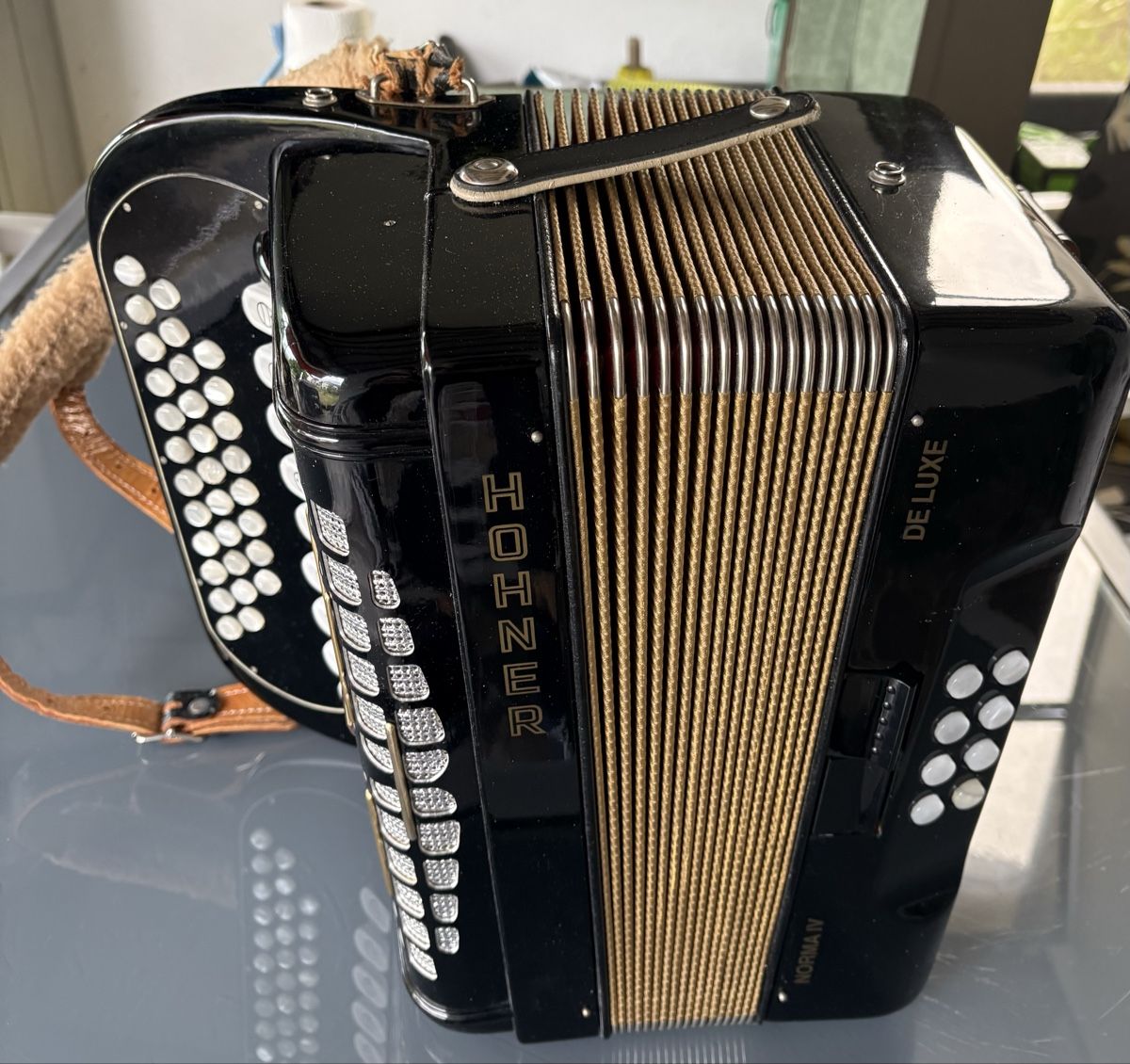 Hohner Strumenti musicali: Akkordeon Hohner Norma IV DE LUXE – Usato da Frauenfeld venduto da stonefishstony