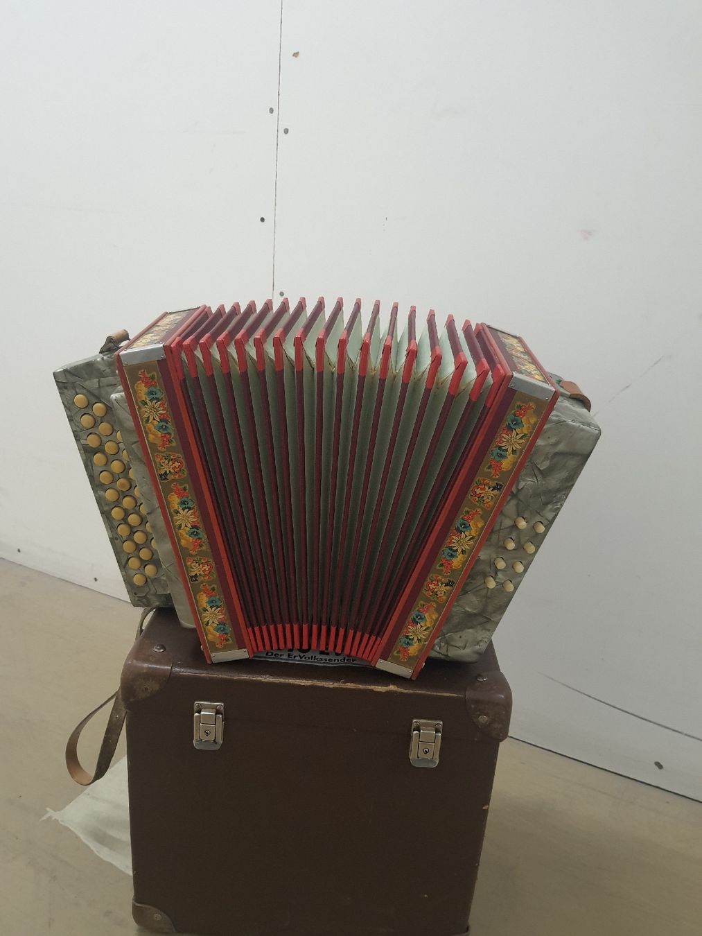 Strumenti musicali: schwyzerorgeli 8 basses – Usato da Pont-de-la-Morge venduto da Mirabelle0 2