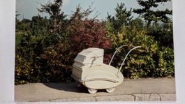 Kinderwagen antik, Creme, Gestell Metall mit Verdeck