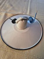 2 petites lampes en métal émaillé, montage en céramique