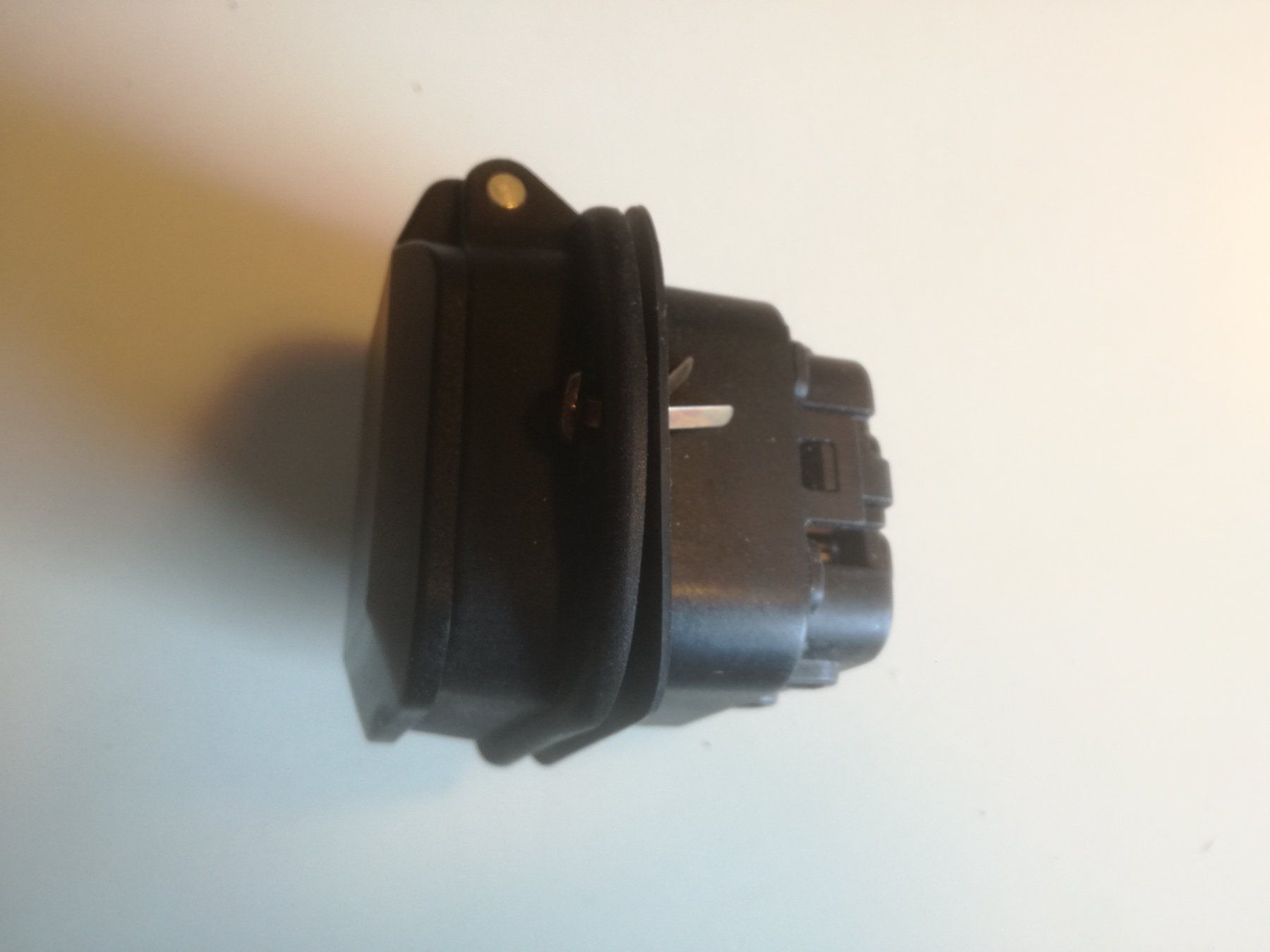 Stecker: Einbausteckdose J15/5 3LNPE Kunststoff 500V – Gebraucht aus Sursee von Ursus_LU 1