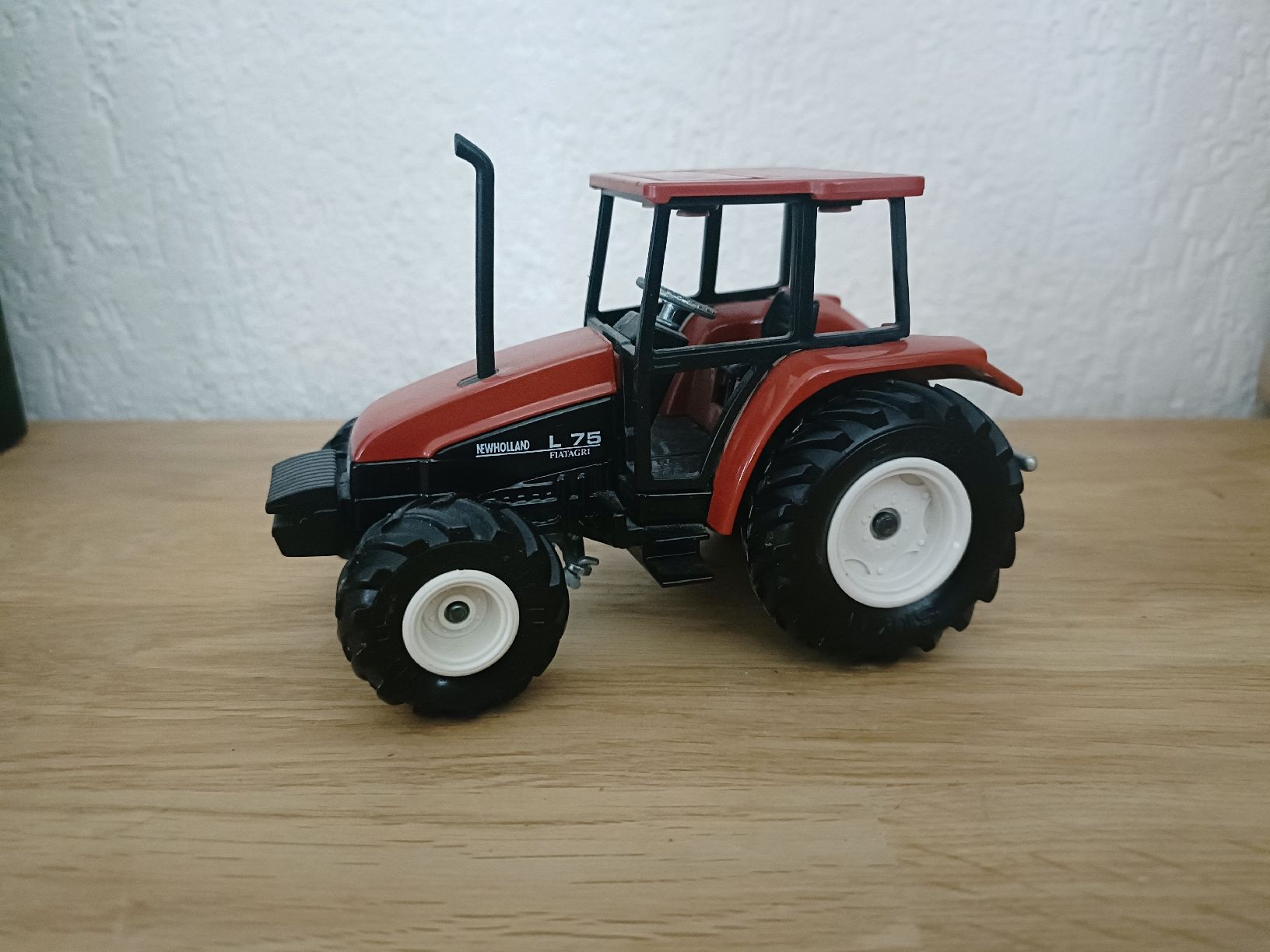Siku Kit di modellismo & Modellini statici: Siku Traktor New Holland L75  1:32 – Nuovo (secondo la descrizione) da Grindel venduto da Forester88 1
