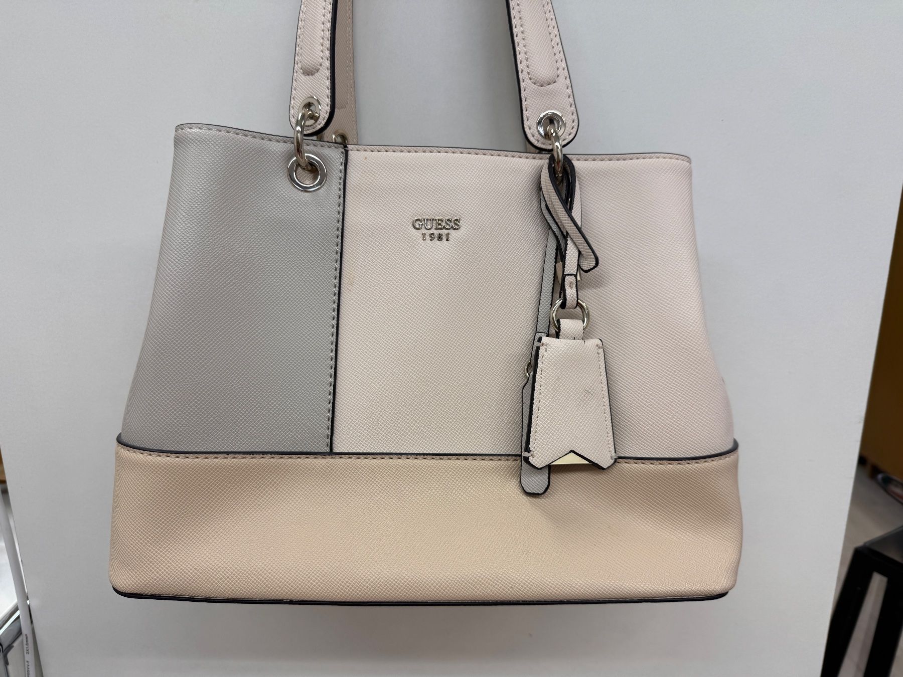 Guess Sacs femmes: Guess Handtasche – D'occasion à Rafz par Powacaddy